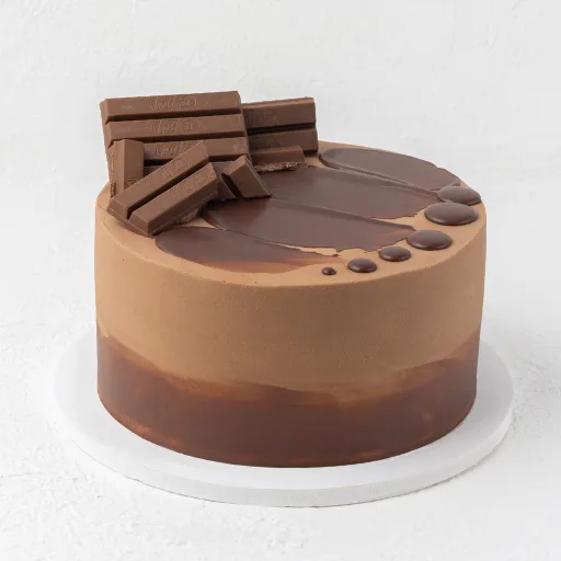 KitKat Crunch Cake